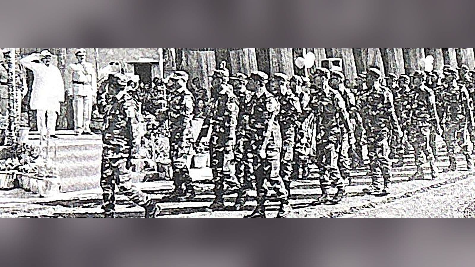 होमगार्ड्स स्थापना दिवस परेड में सलामी